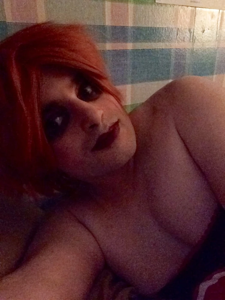 Red and sassy (goth tranny) #6