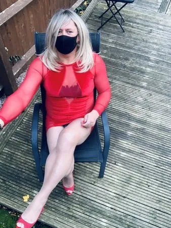 amateur crossdresser kelly cd in red dress         