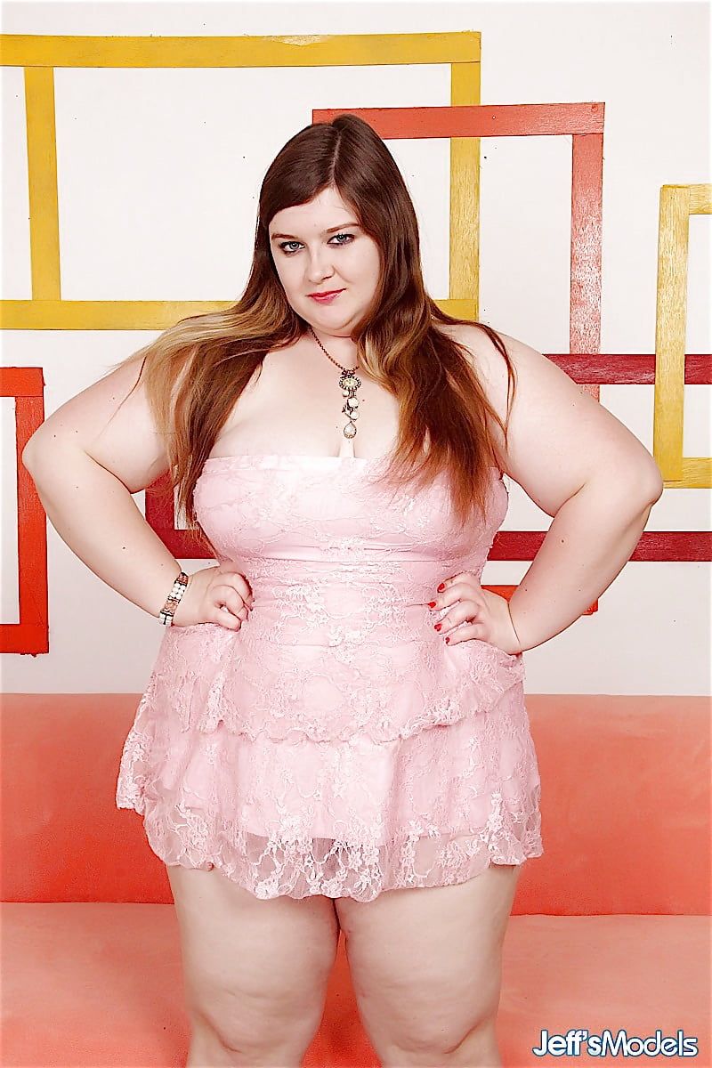 Cute and chubby BBW Saphire Rose turns hot