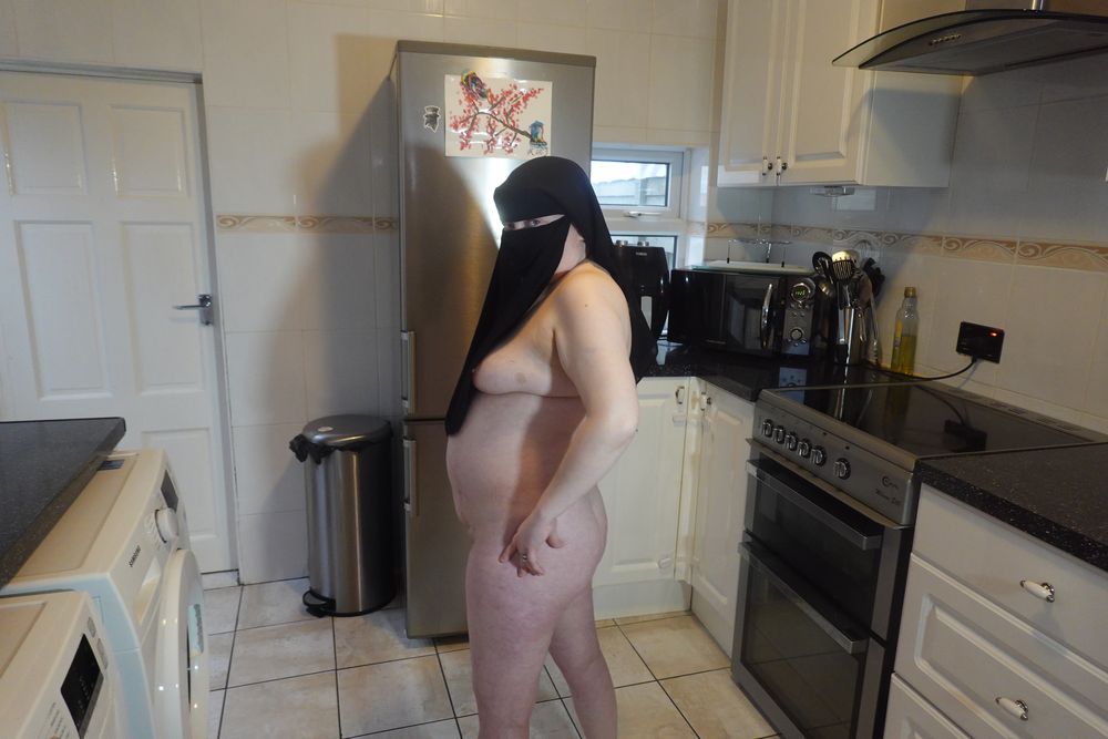 Posing fully nude in Niqab #13