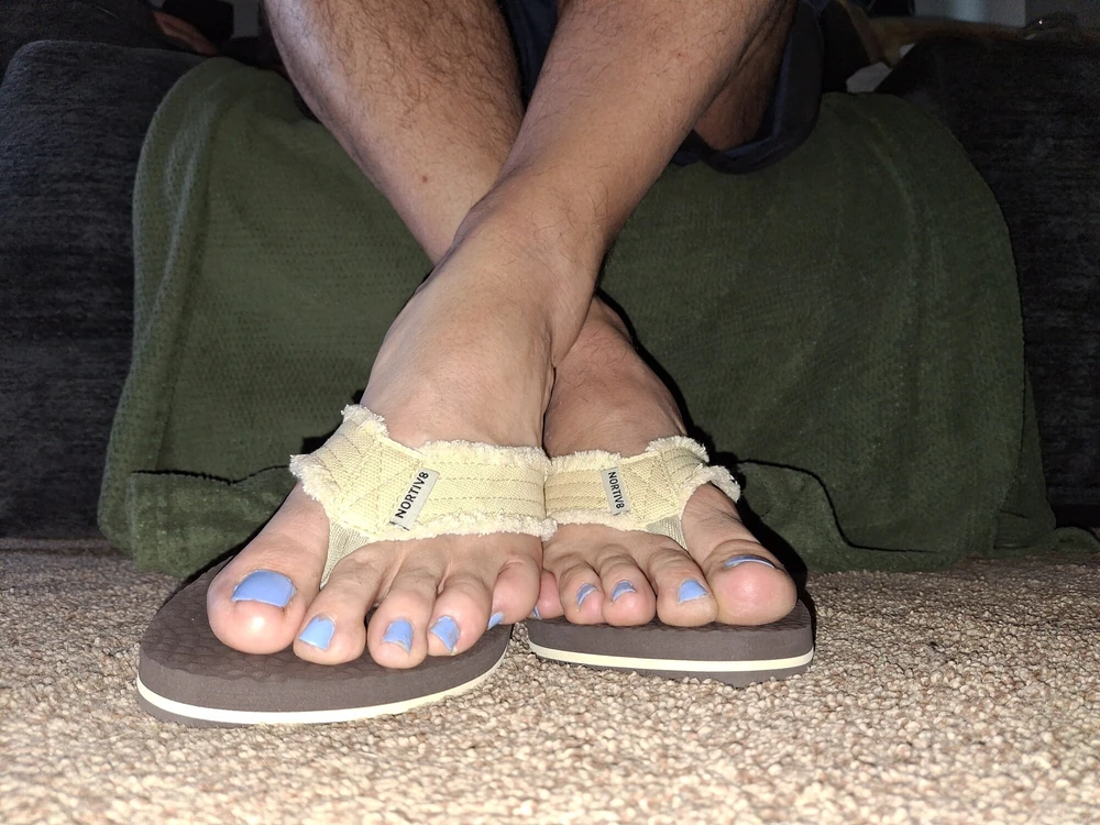 My painted toes while wearing flip flops #4