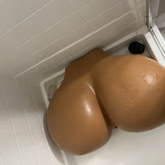 Enormous Booty Fucked Toy Soaking Wet