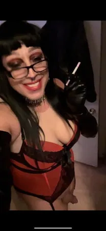 gloves mistress in red         