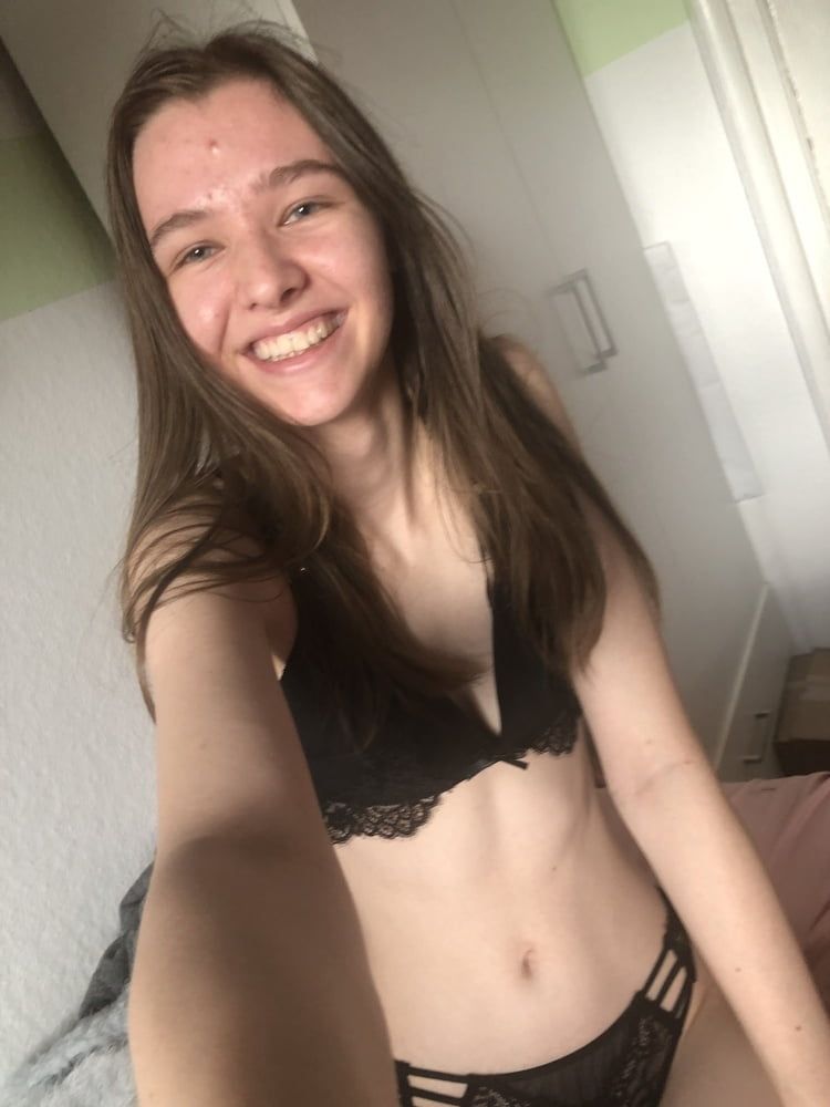 18yo skinny German Teen Girl, small tits, huge labia #7