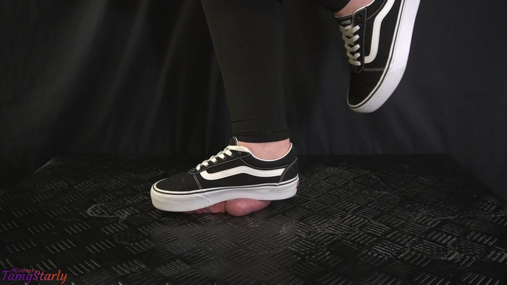 Vans Girl Hard Stomping, Full Weight Trampling