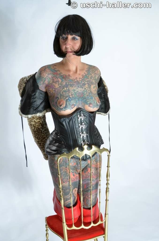 Photo shoot with full body tattooed MILF Cleo #12