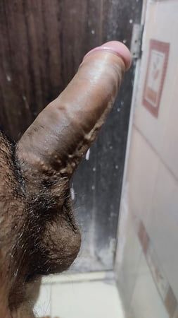 Indian BBC shows off his big dick for hot ladies😉