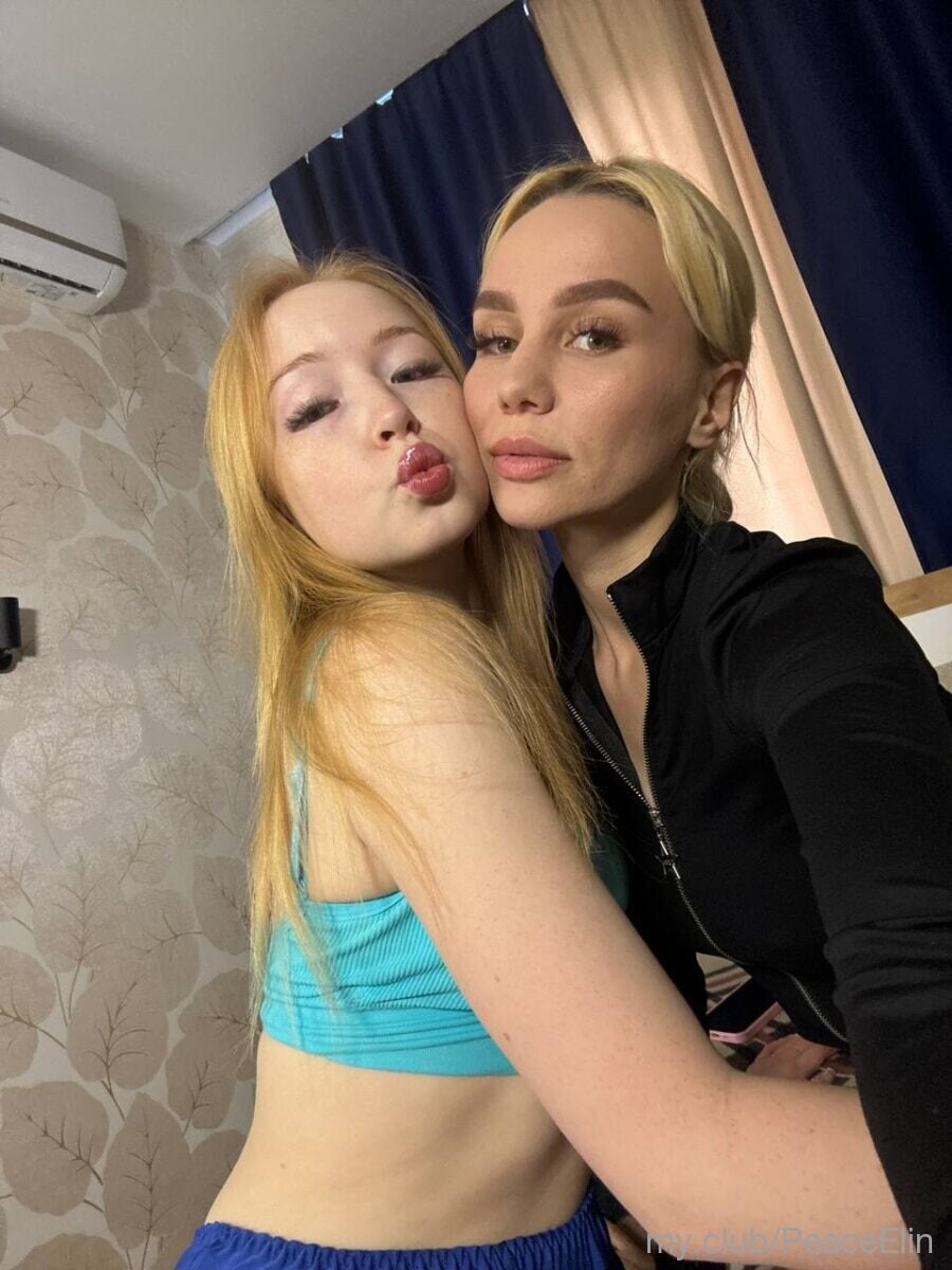 Delia and Sofia Free Photos #35