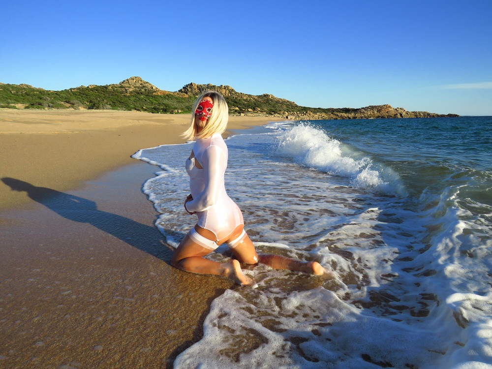 Sexy MILF Blonde shows off her ass on the beach. #23