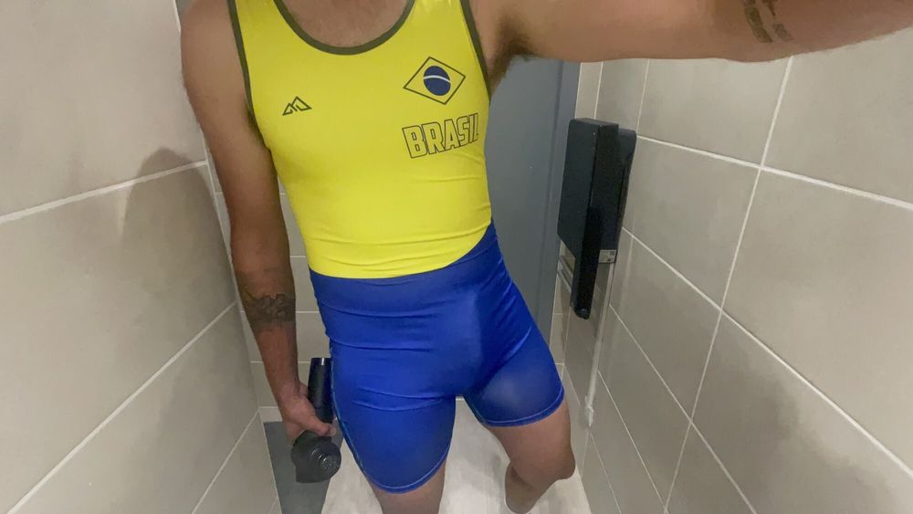 Hot jock in SPANDEX 