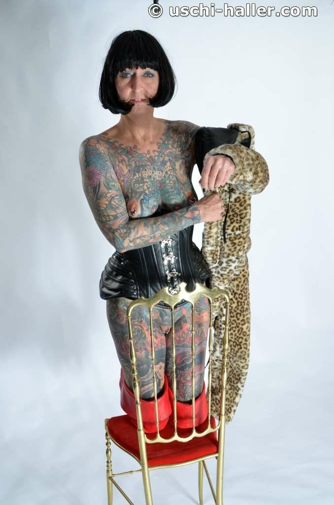 Photo shoot with full body tattooed MILF Cleo #15