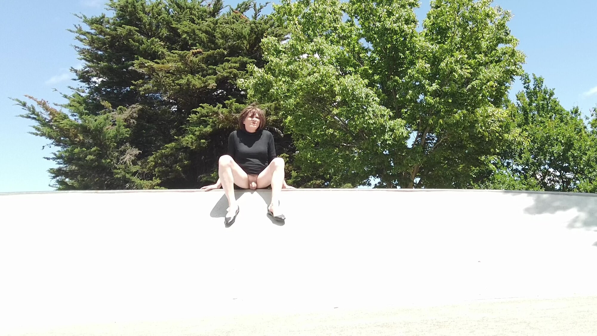 Crossdress Roadtrip - Skate park #8