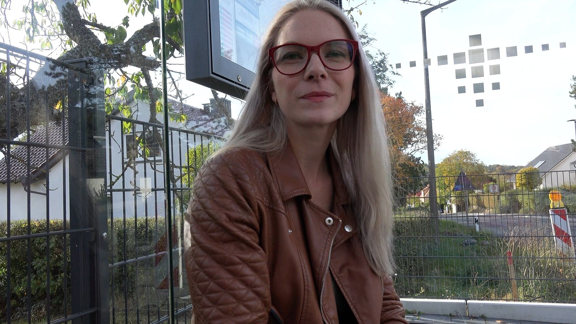Fit blonde Glasses Girl Vivi Vallentine Pickup