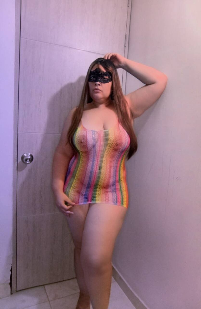 Eu mostro meu vestido curto