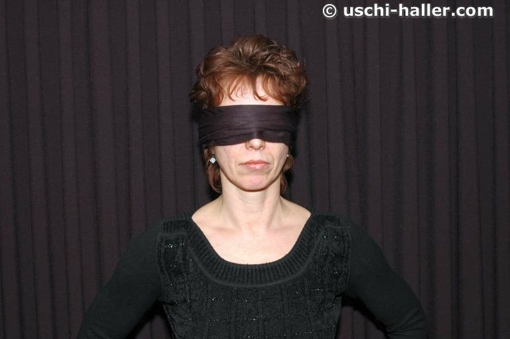 Photo shoot with the submissive MILF Angie blindfolded #4