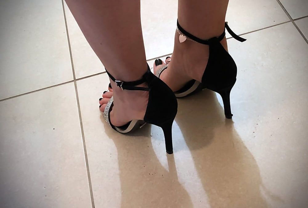 Giada Feet and Heels for a Night at The Club #6