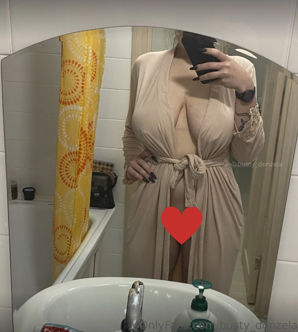 Busty Donzela (4) 
