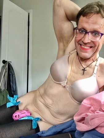 SissyfagDion caged and uncaged