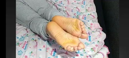 hornychubby feet soles wrinkled barefoot         