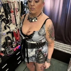 SHIRLEY SMOKING REBEL