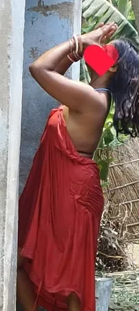 desi sexy bhabhi bathing nude enjoy summer season         