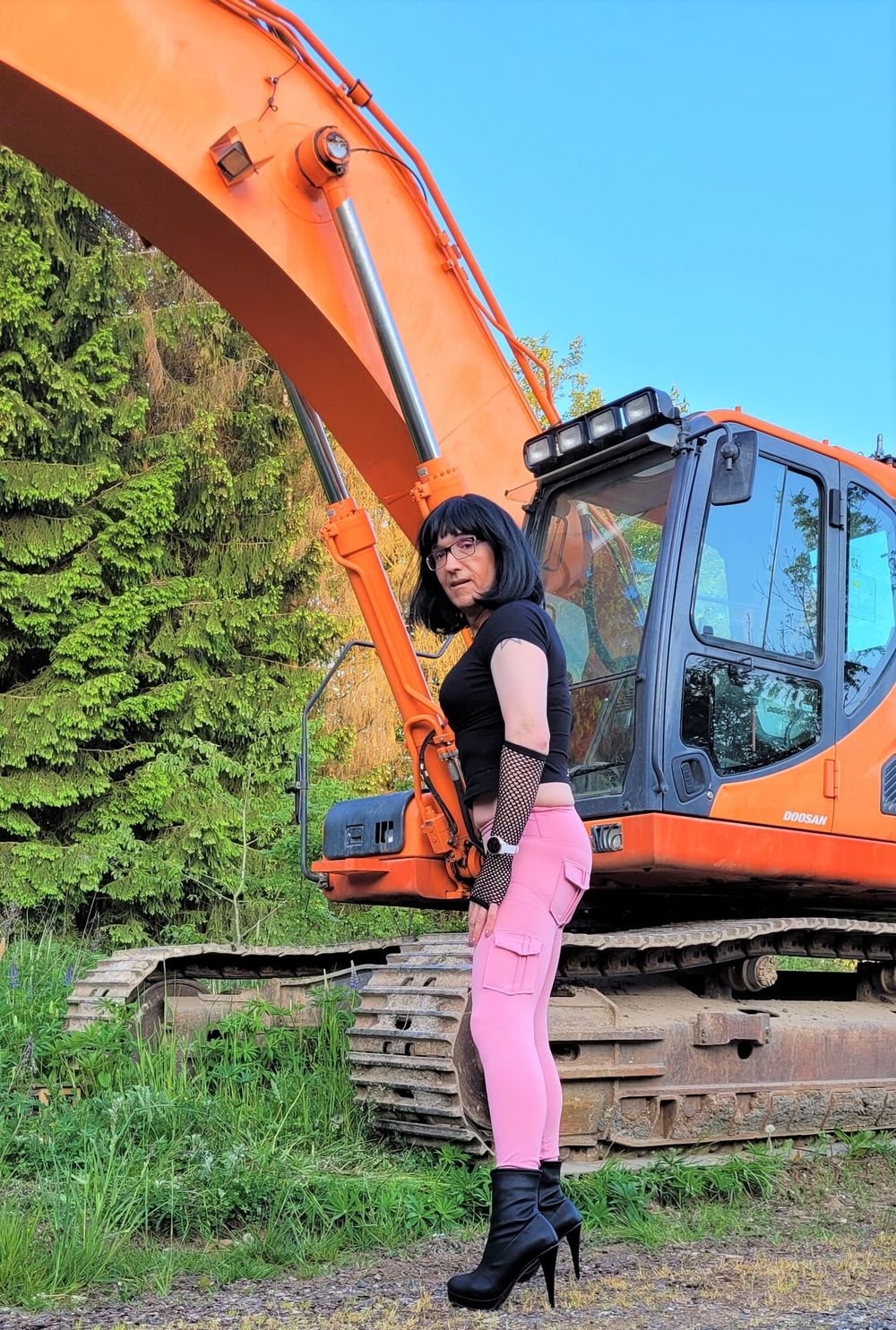 Tamara and the heavy equipment Tamara und das schwere Gerät  #10