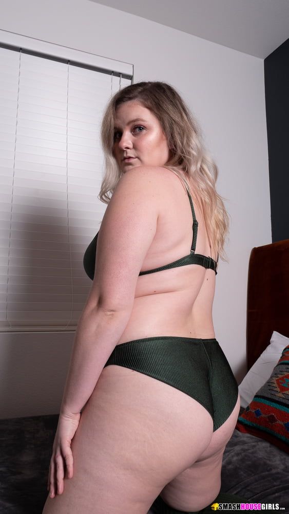 Mollie Ryder Ass in Green Leggings #9