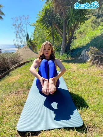 katie kush shows us what a normal yoga session looks like fo         