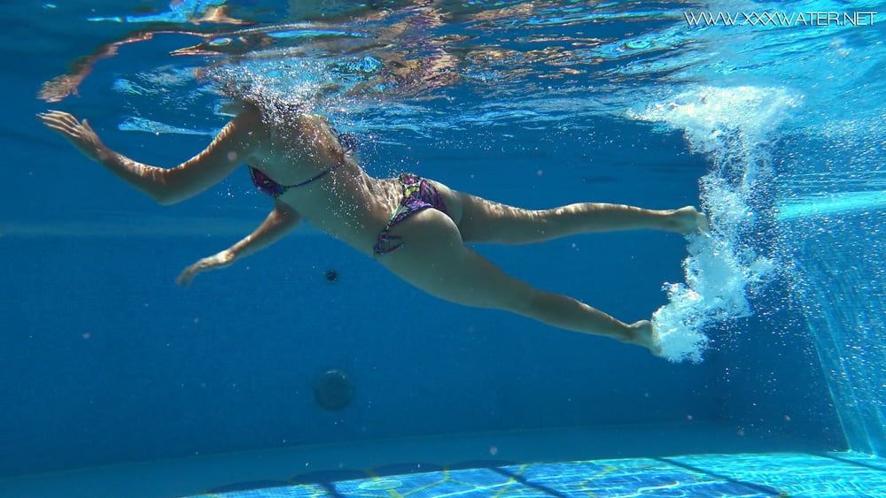 Mary Kalisy Underwater Swimming Pool Erotics #20
