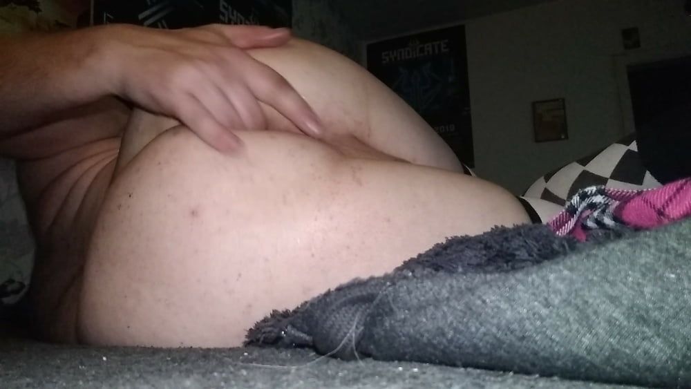 Sissy Fingers her fucked Up ass