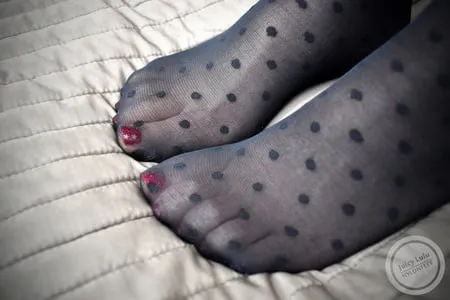 black dotted pantyhose         