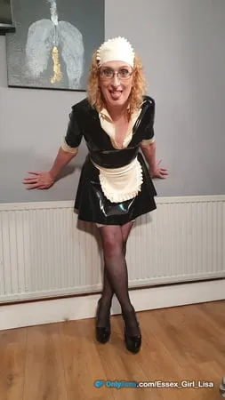 sexy english milf lisa in latex maid costume         