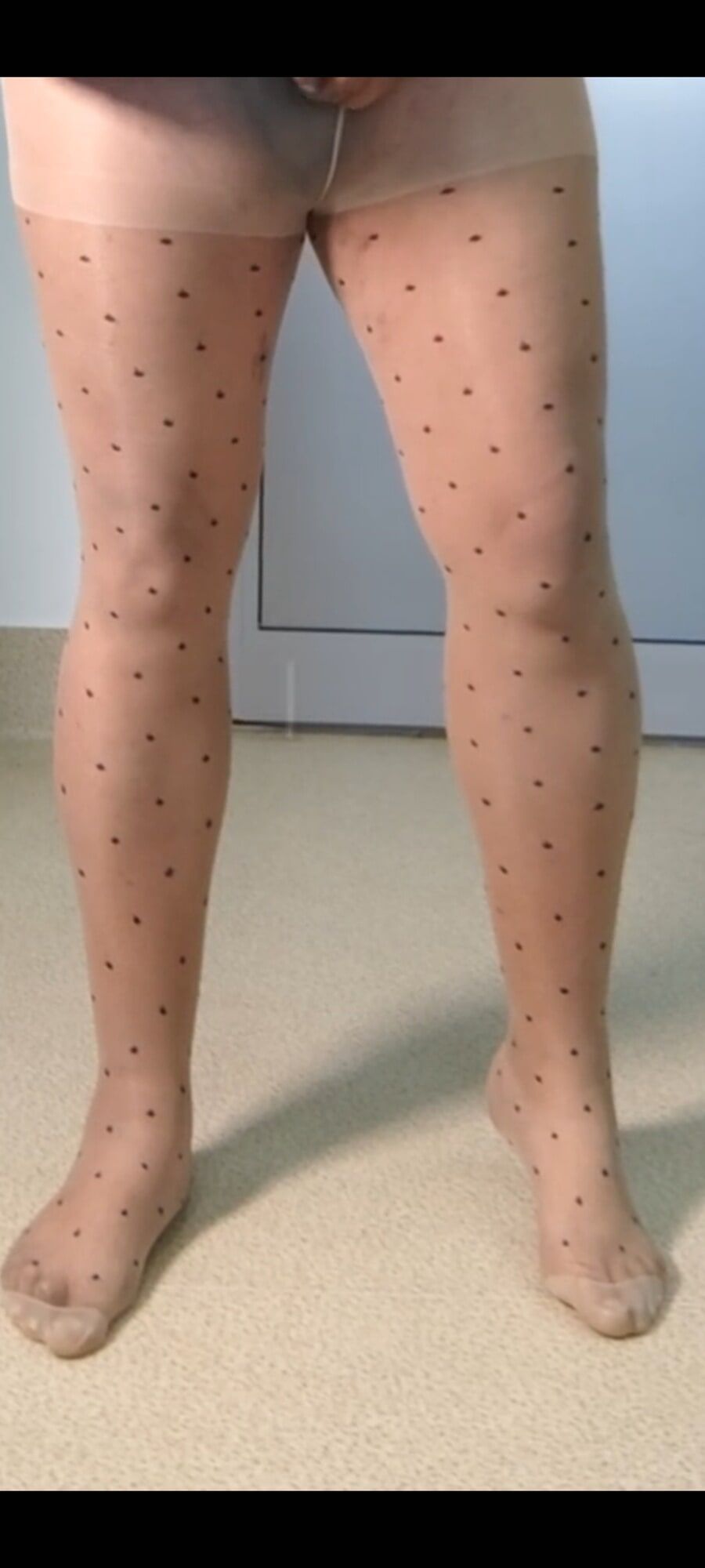 Sheer pantyhose with dots