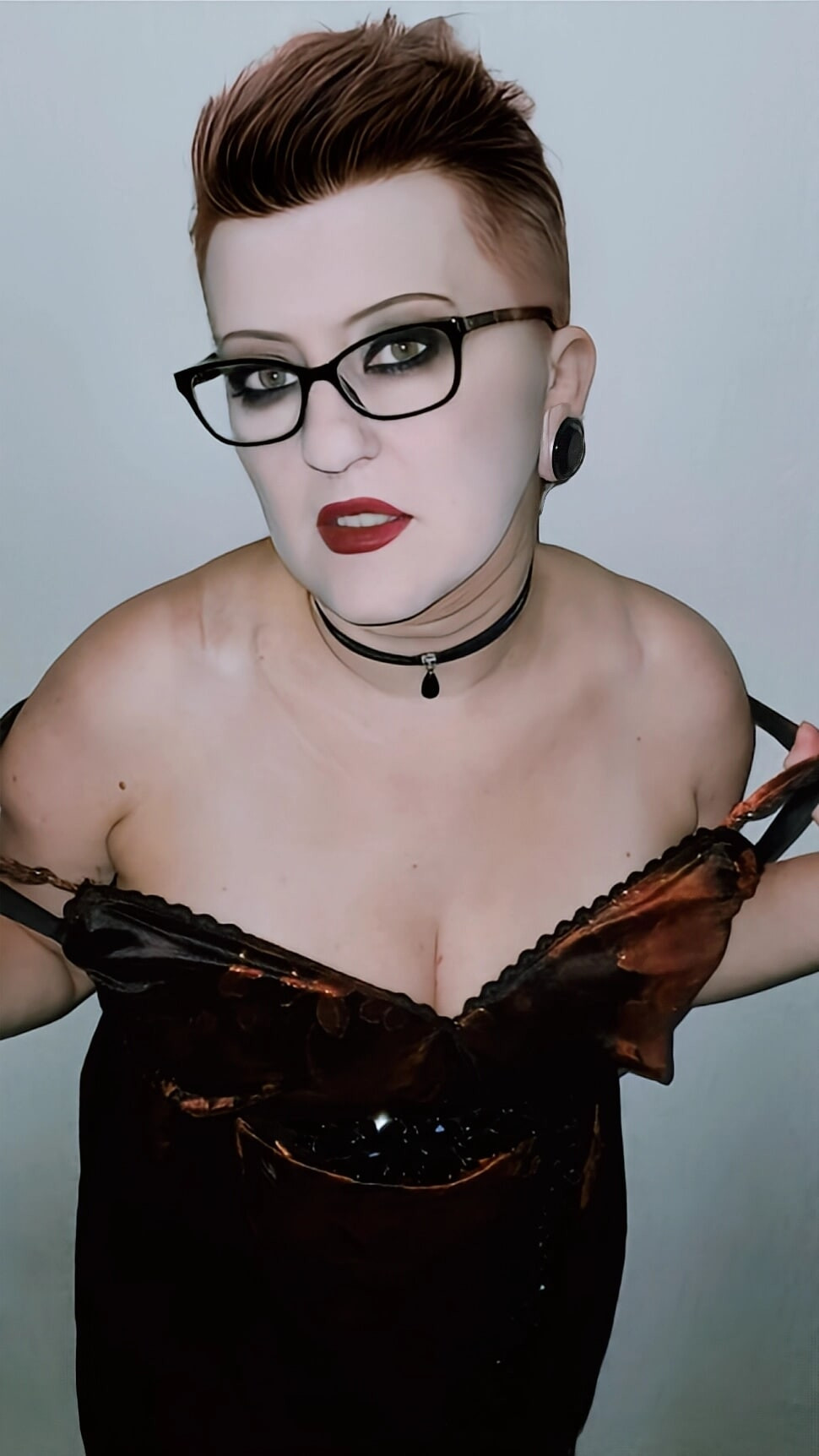 Chubby MILF Amy Leaf- New look