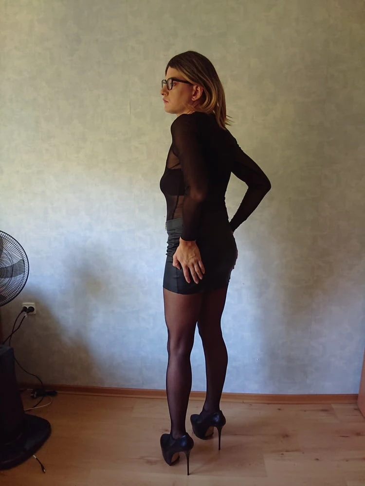 New photo session in sexy high heels and black nylon tights #5