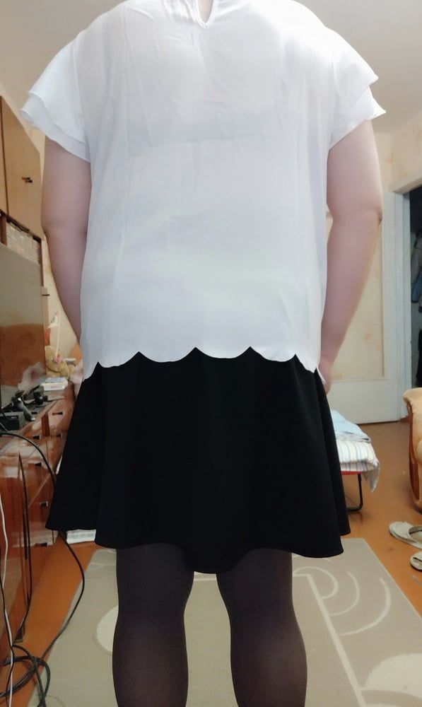 black skirt&white blouse p.3