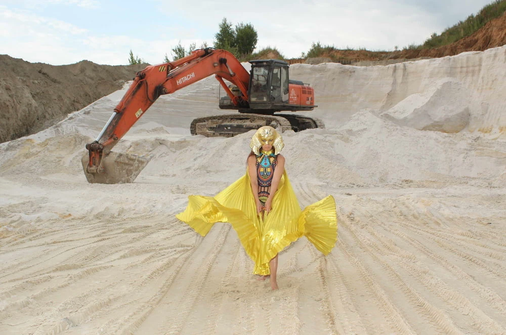 Queen of Excavators #2