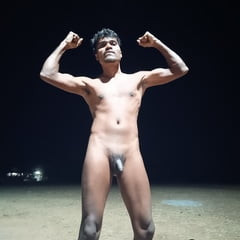 Cricket ground me rat ko Bina kopode me workout 