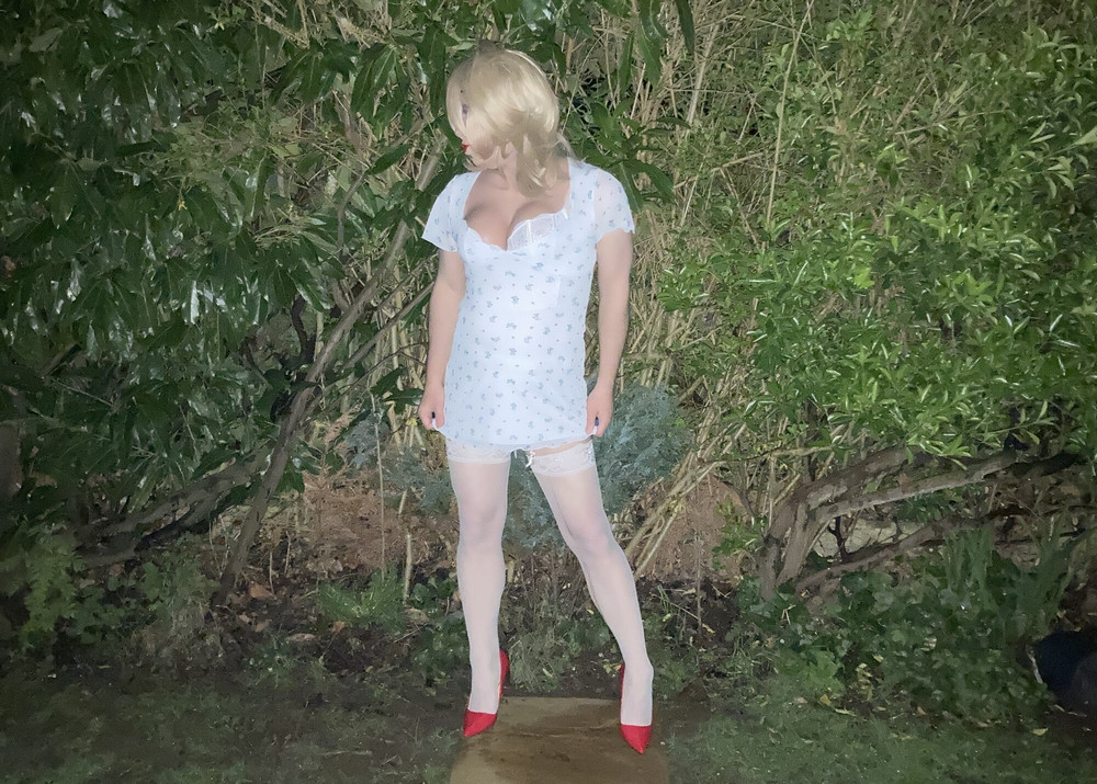 SuzieXX White Stockings outside #18