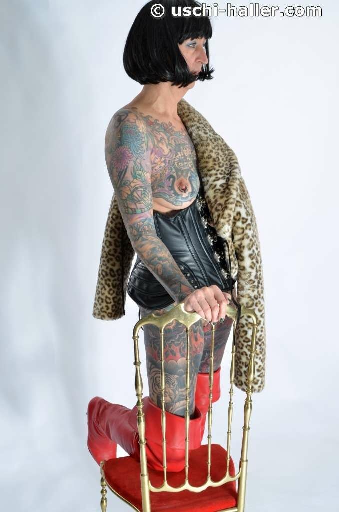 Photo shoot with full body tattooed MILF Cleo #31