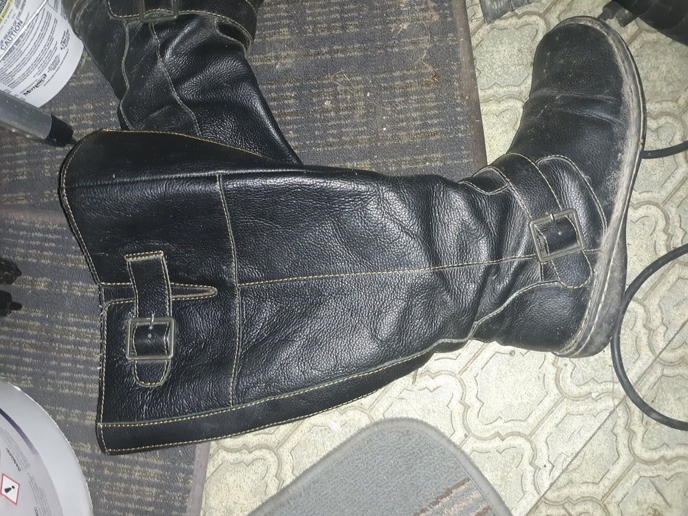 Leather boots 1