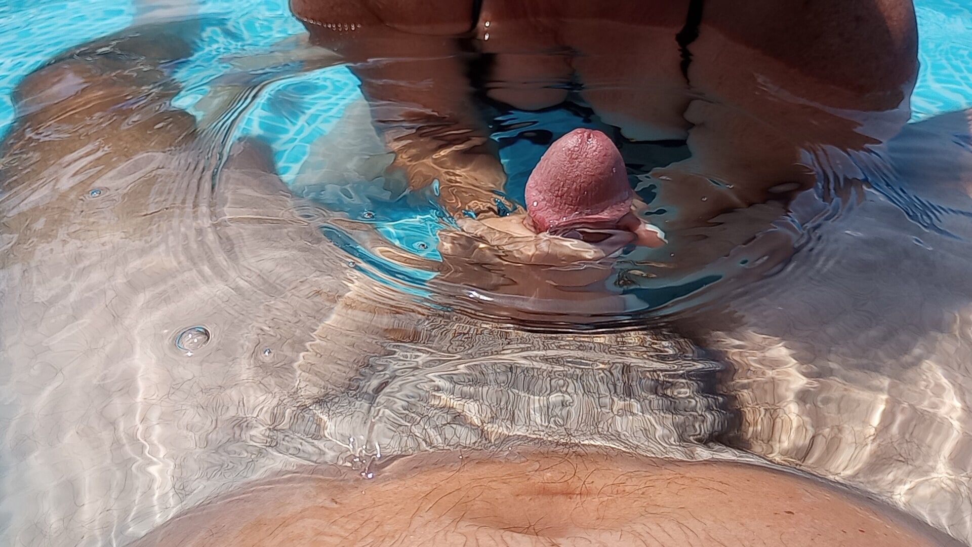 Sexo en la piscina