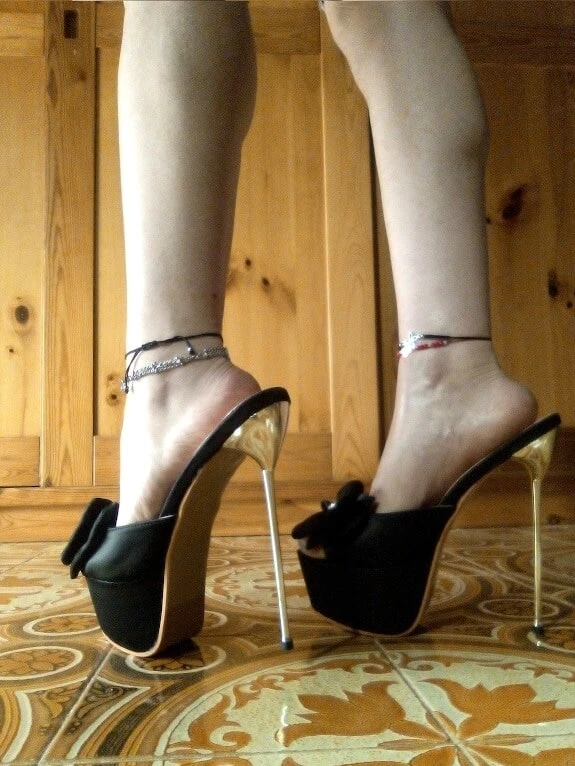 Sexy high heels and feet 💖 #45