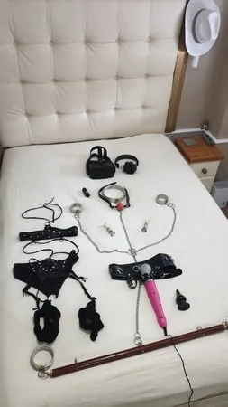 self bondage in leather and steel with the doxy         