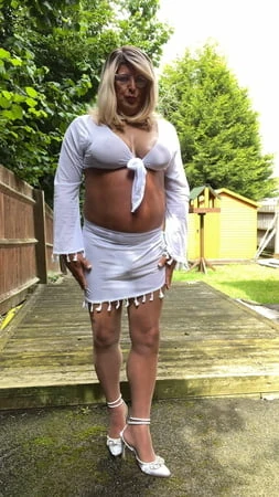 amateur crossdresser kellycd     in white outfit and heels         