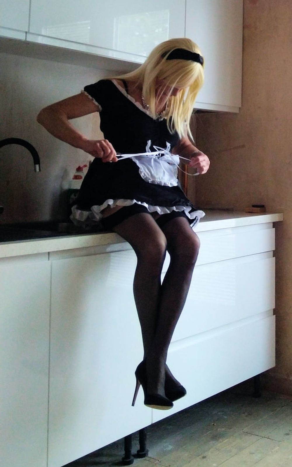 Pix from slideshow (french maid) #12