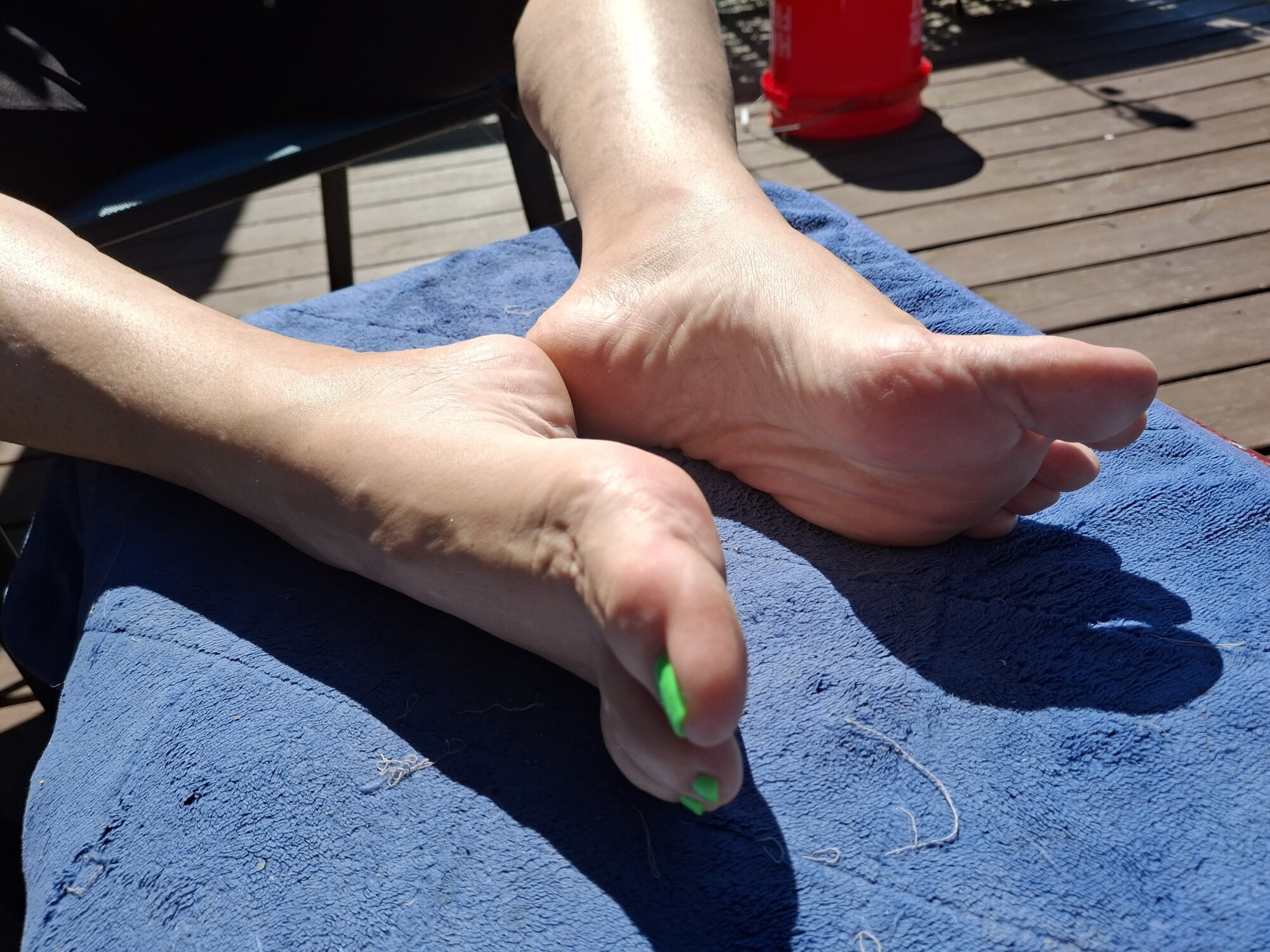 Sexy bare feet in the sun