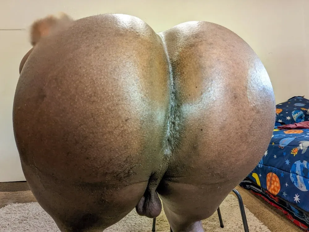 BOY WITH FAT ASS (BOY WHORE)