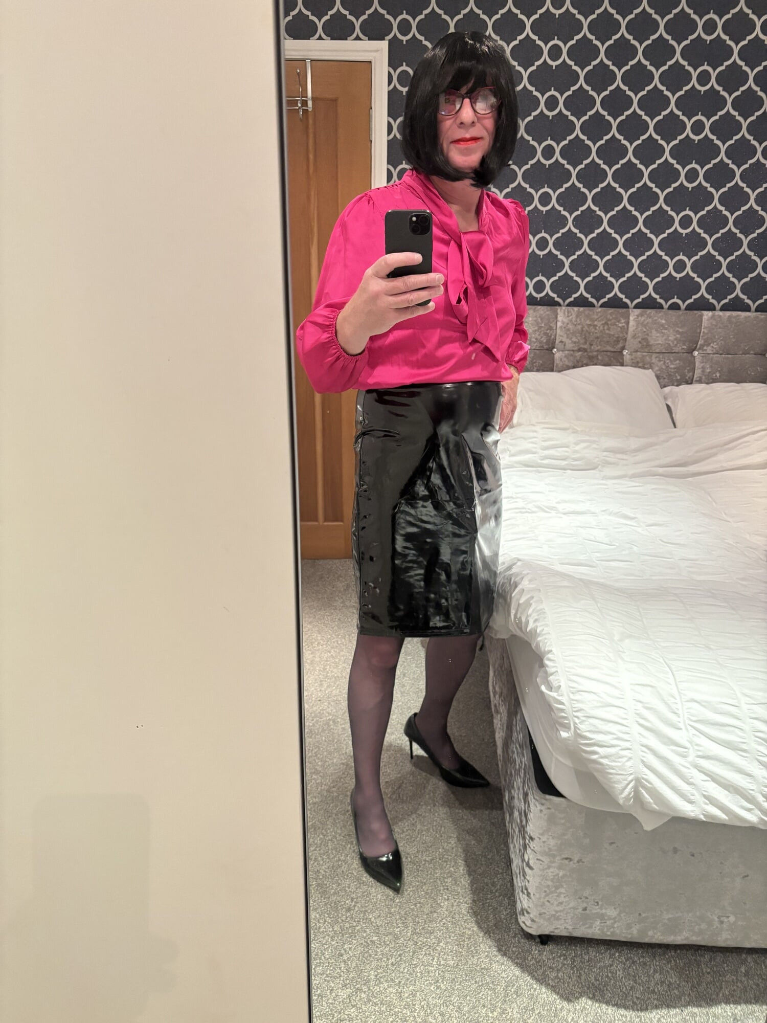 PVC MILF in PVC knickers hand job 
