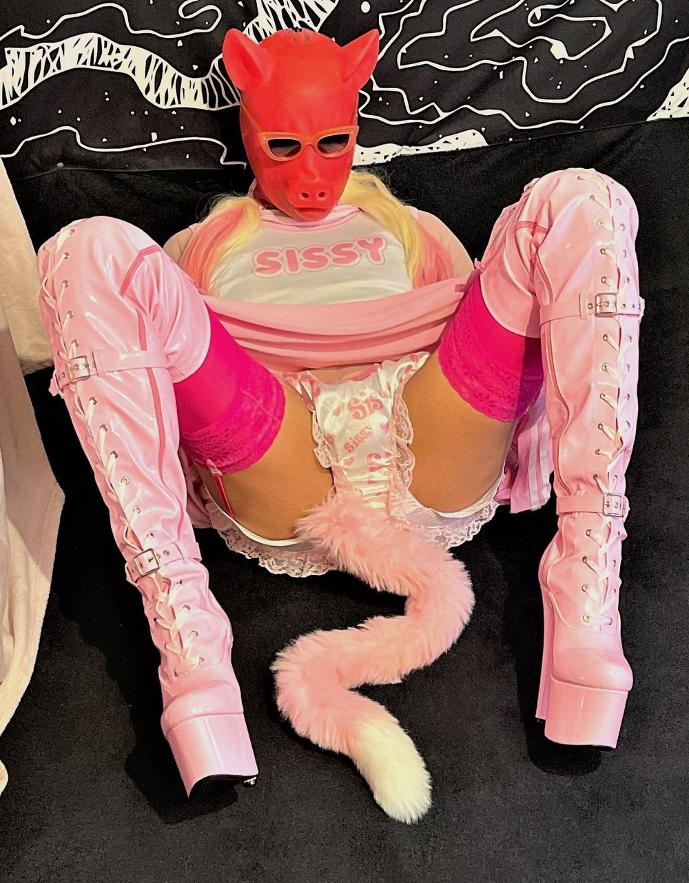 Sissy presenting her stretched ass-pussy #5